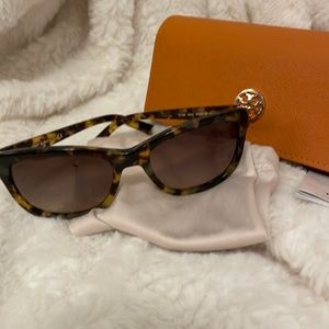 Tory Burch Sunglasses TY7044 tortoiseshell. EUC